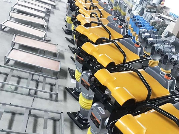 恒達建機：沖擊夯車(chē)間